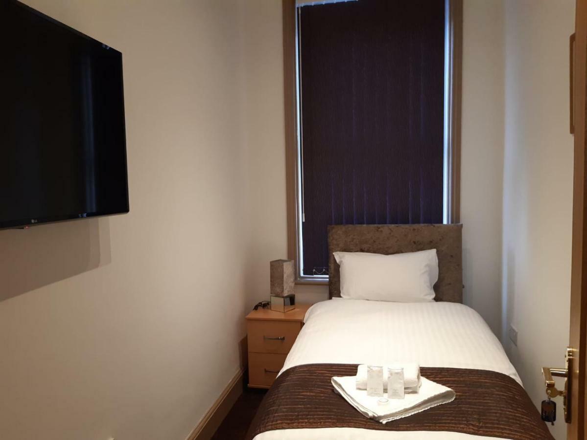 The Fallowfield Lodge Manchester Bagian luar foto